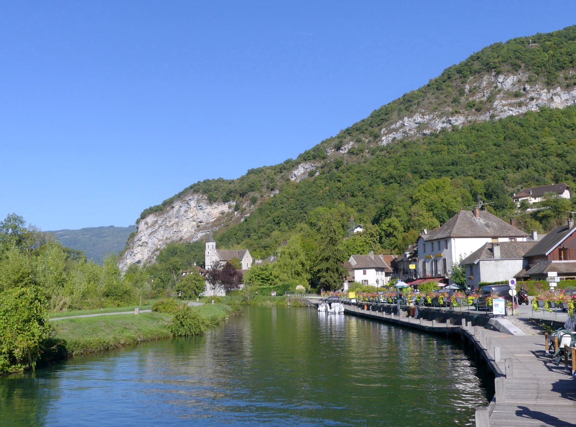 Le canal de Savières en été
