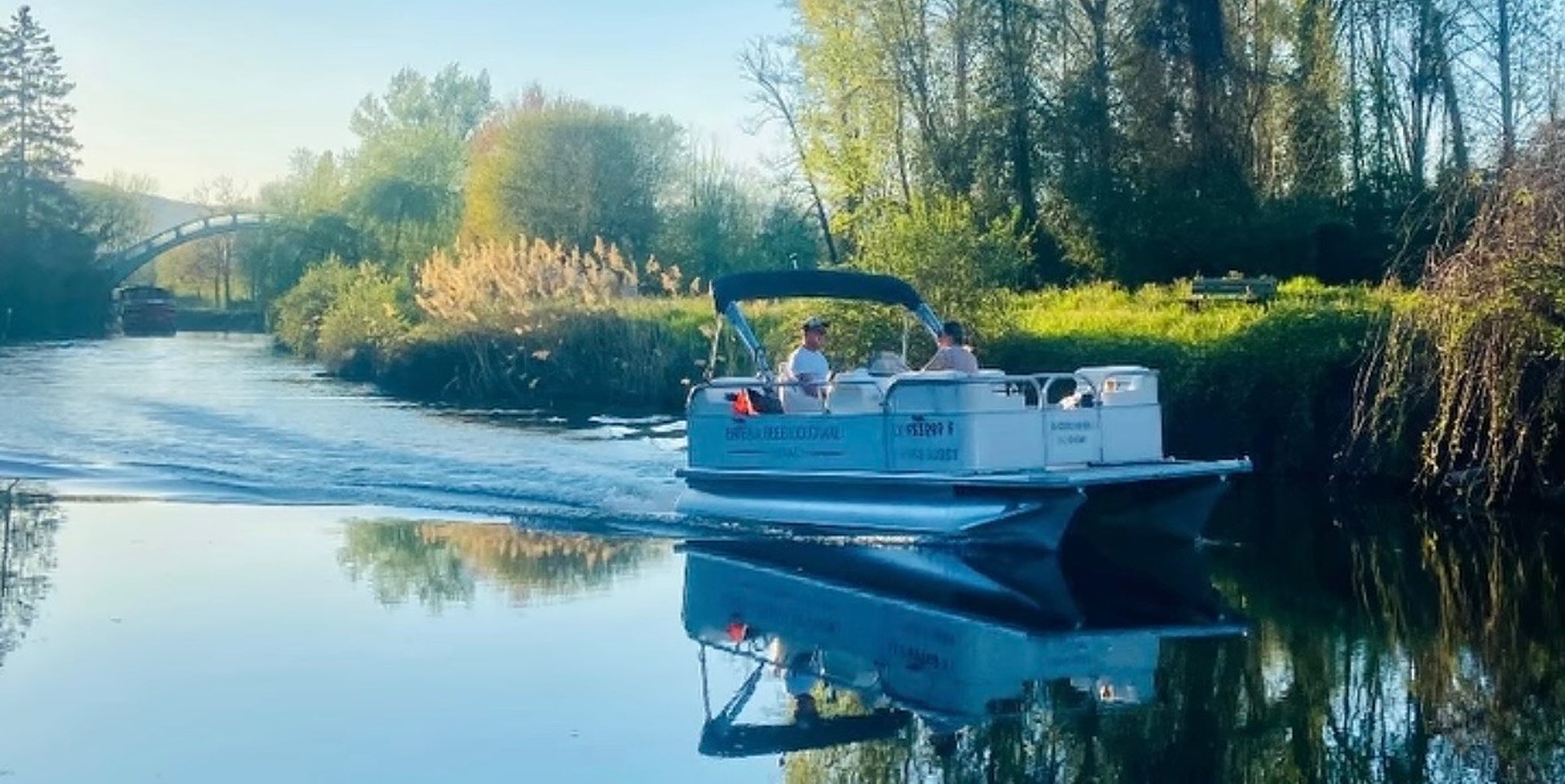 Le Jean Maurice sur le canal de Savières