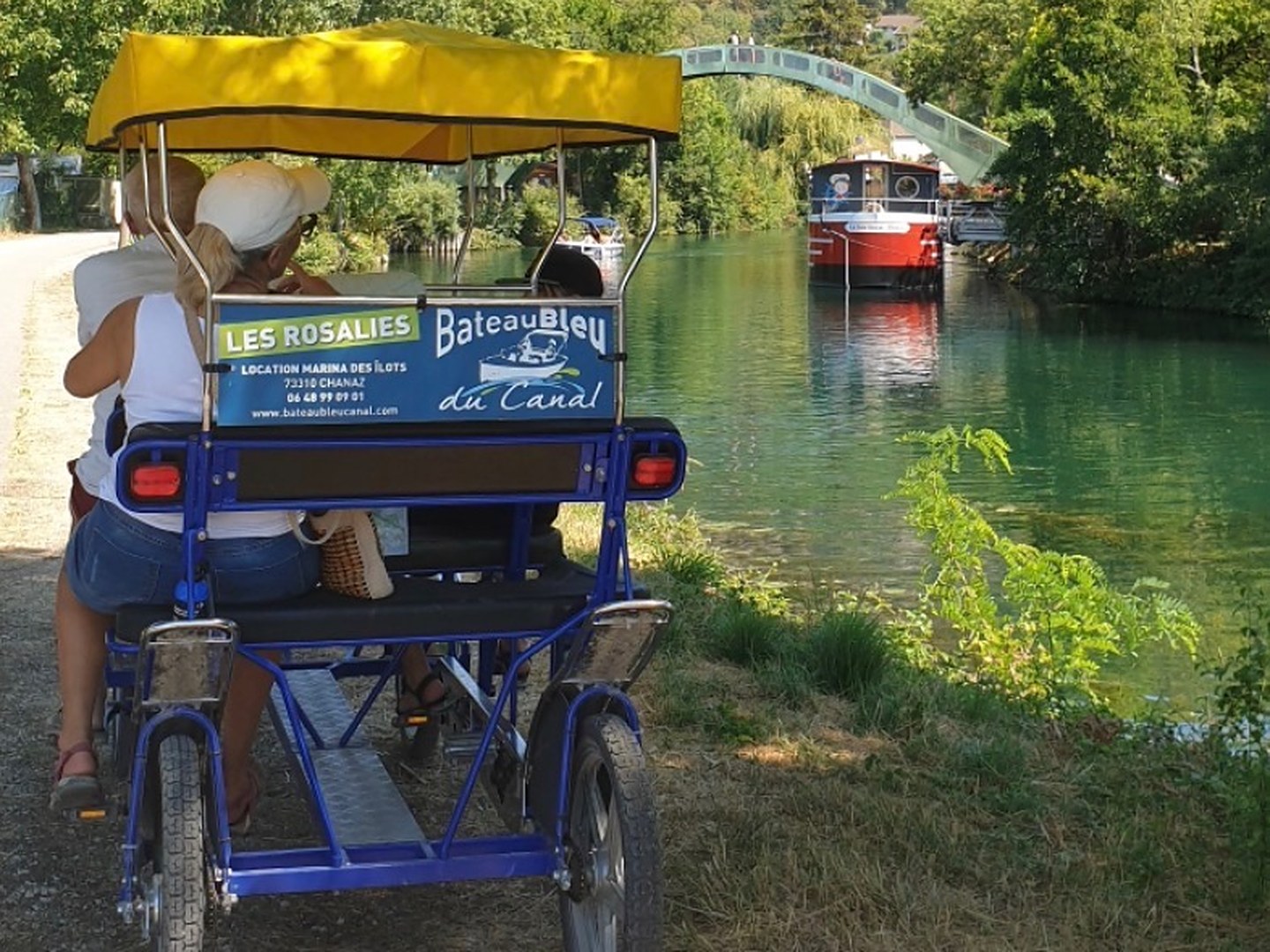 Une rosalie sur le chemin le long du canal de Savières
